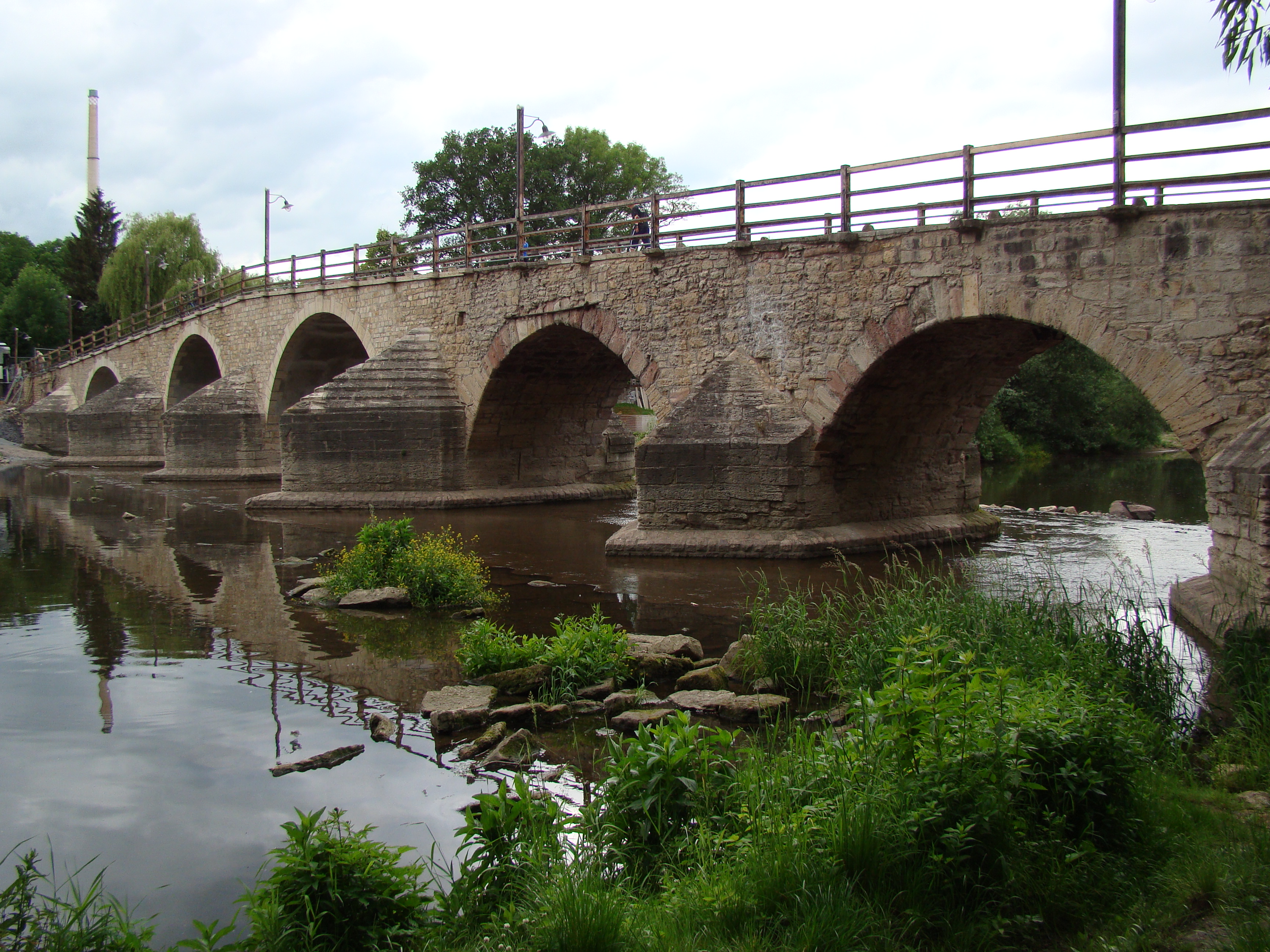 Historische Brücke über die Saale ca.350m